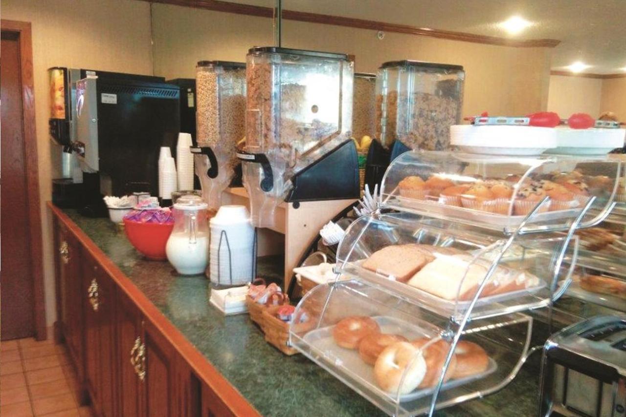 Hotel La Quinta By Wyndham Detroit 3*