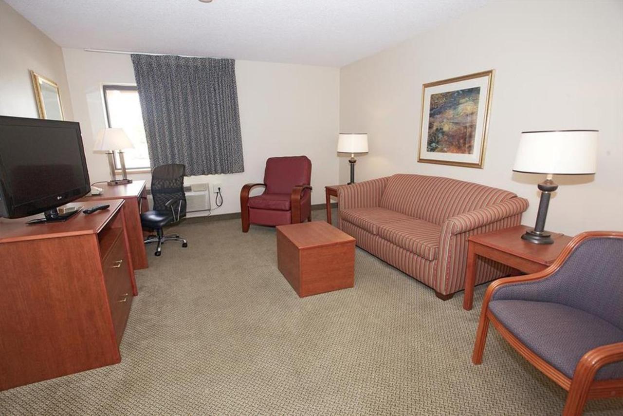 La Quinta By Wyndham Detroit Hotel