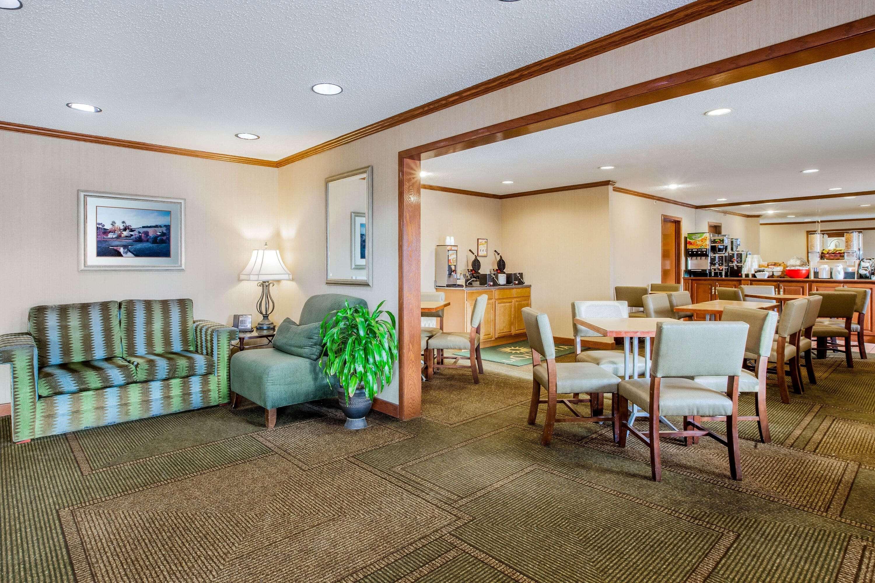 La Quinta By Wyndham Detroit Hotel