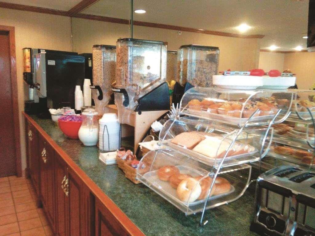 Hotel La Quinta By Wyndham Detroit Southgate
